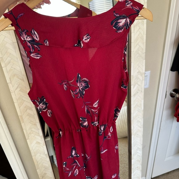 Floral Everly Red Sleeveless Dress - Picture 2 of 3